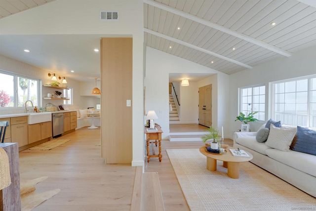 4208 Park Dr, Carlsbad, CA 92008
