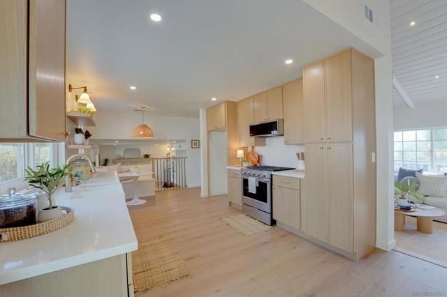4208 Park Dr, Carlsbad, CA 92008