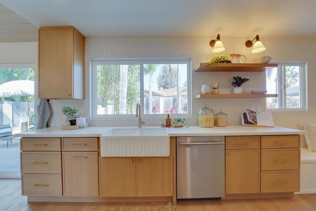 4208 Park Dr, Carlsbad, CA 92008