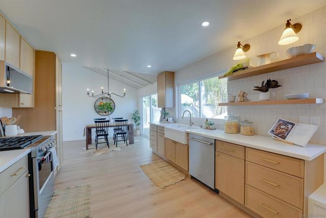 4208 Park Dr, Carlsbad, CA 92008