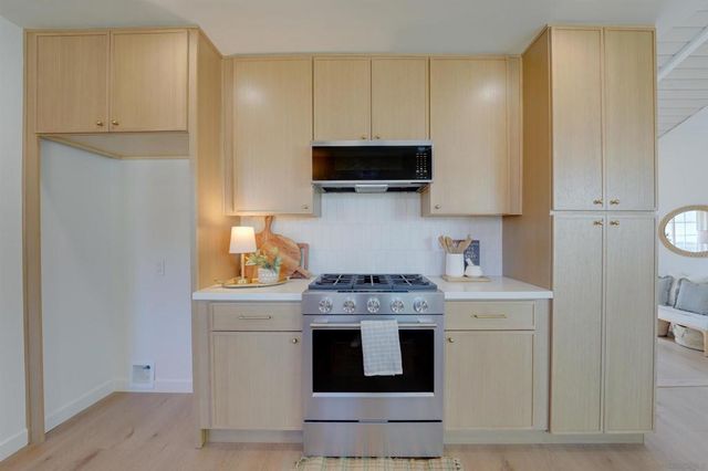 4208 Park Dr, Carlsbad, CA 92008