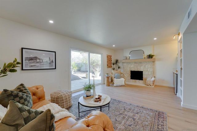 4208 Park Dr, Carlsbad, CA 92008