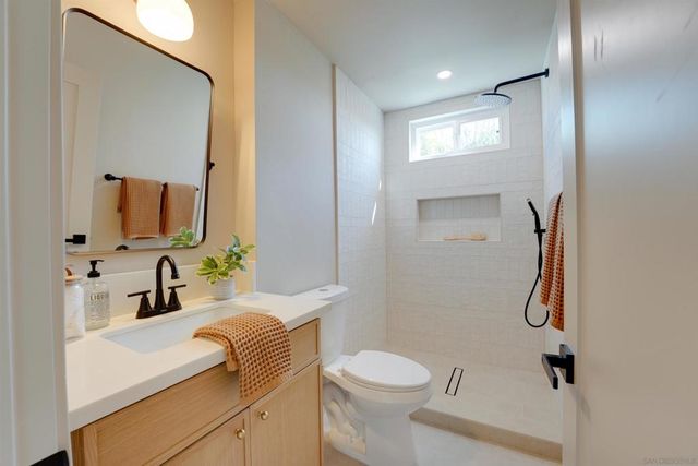 4208 Park Dr, Carlsbad, CA 92008