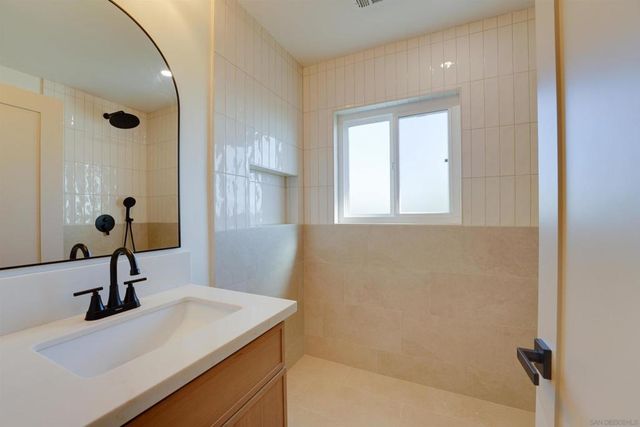 4208 Park Dr, Carlsbad, CA 92008