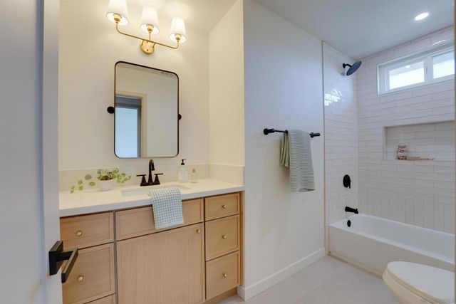 4208 Park Dr, Carlsbad, CA 92008