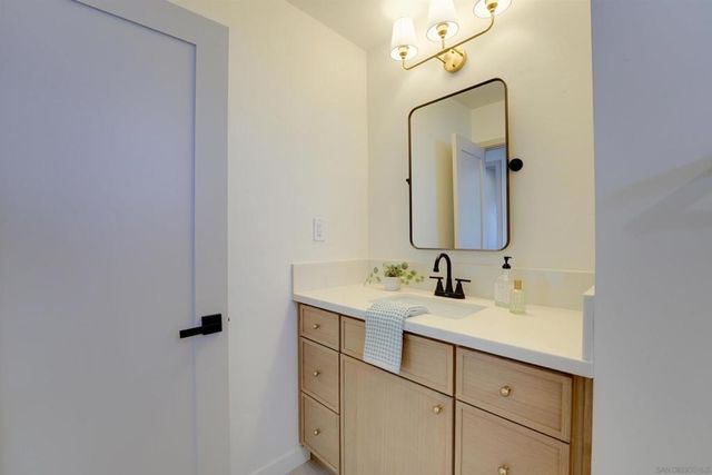 4208 Park Dr, Carlsbad, CA 92008