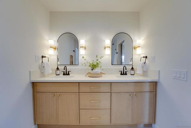 4208 Park Dr, Carlsbad, CA 92008