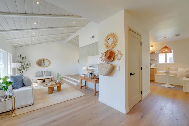 4208 Park Dr, Carlsbad, CA 92008