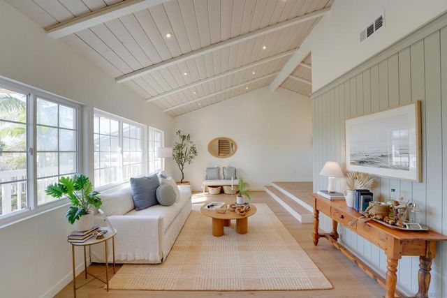4208 Park Dr, Carlsbad, CA 92008