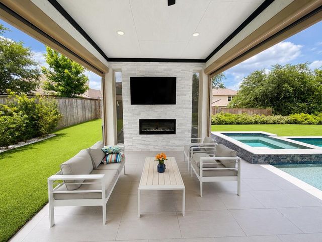 132 Thunder Valley Drive, Tomball, TX 77375