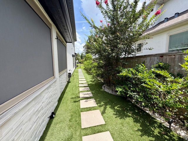 132 Thunder Valley Drive, Tomball, TX 77375