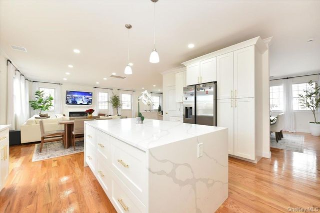 551 Grand Avenue, Lindenhurst, NY 11757