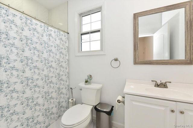 551 Grand Avenue, Lindenhurst, NY 11757