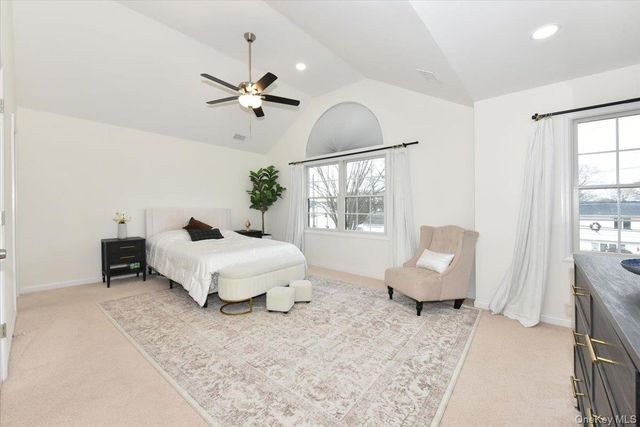 551 Grand Avenue, Lindenhurst, NY 11757