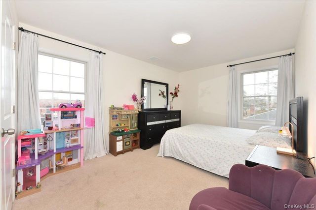 551 Grand Avenue, Lindenhurst, NY 11757