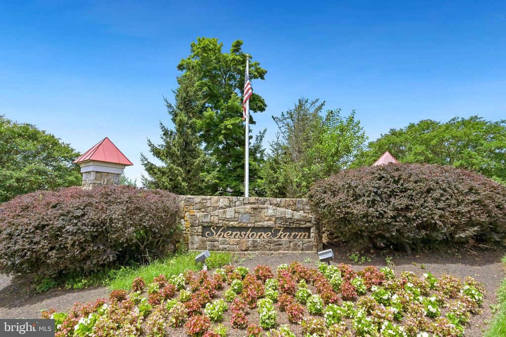 40623 CANONGATE DR, Leesburg, VA 20175