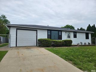 2516 S AIRPORT Road, Peoria, IL 61607