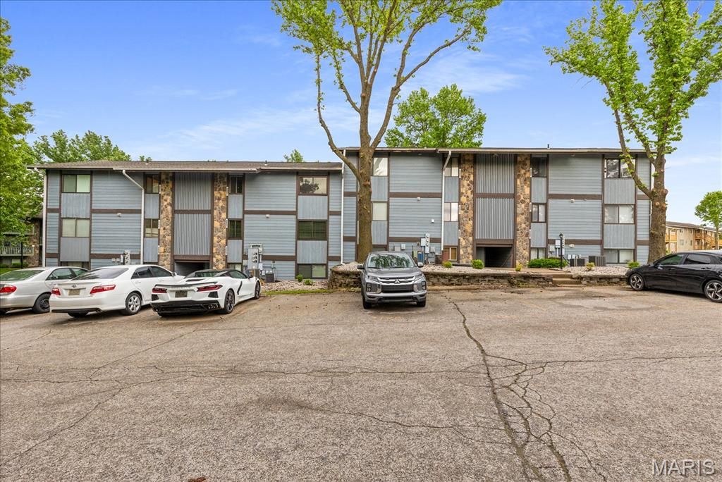 1722 Gascony Parc Drive 1722, Lake St Louis, MO 63367