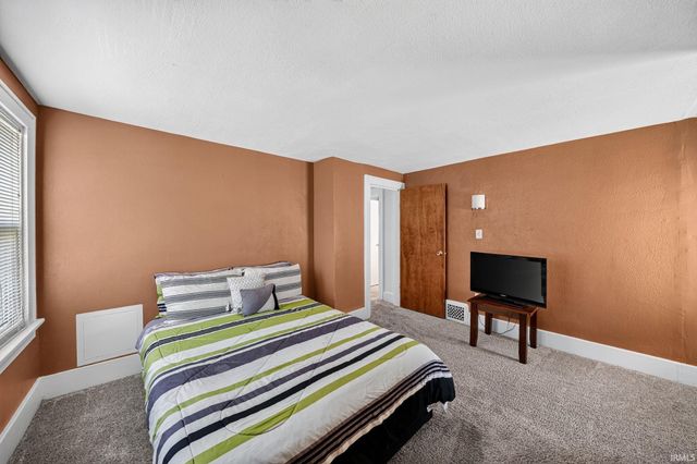 1022 Diamond Avenue, South Bend, IN 46628