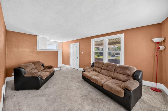 1022 Diamond Avenue, South Bend, IN 46628