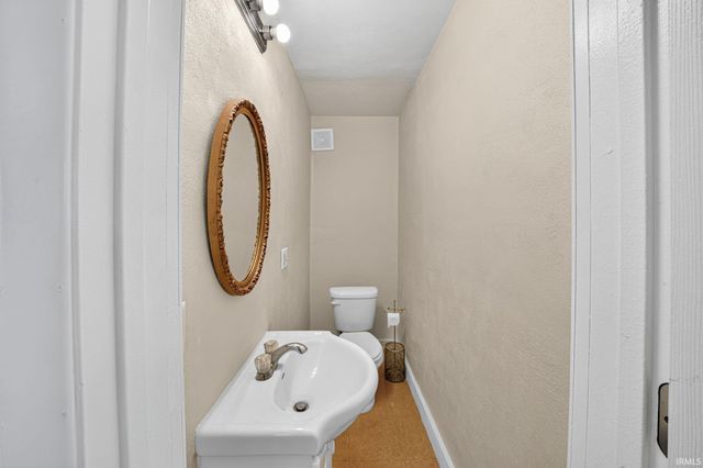 1022 Diamond Avenue, South Bend, IN 46628