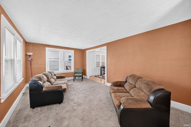 1022 Diamond Avenue, South Bend, IN 46628