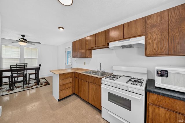 1022 Diamond Avenue, South Bend, IN 46628