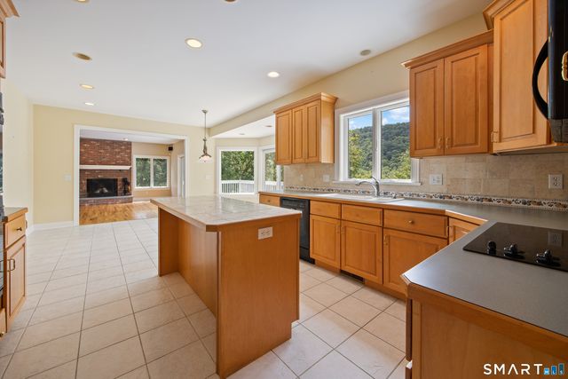 282 Tepi Drive, Southbury, CT 06488