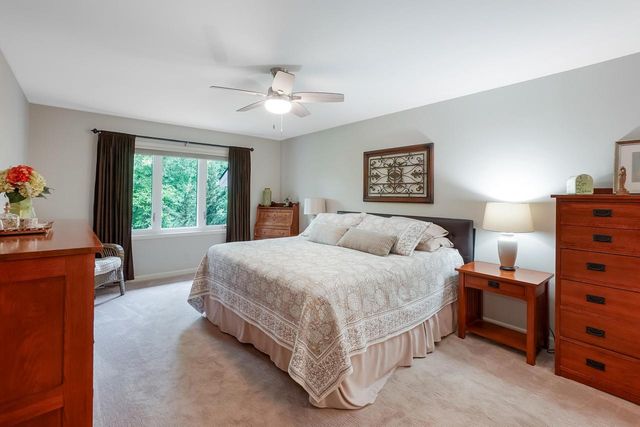 533 White Oak TRAIL, Hartland, WI 53029