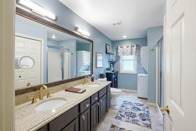 533 White Oak TRAIL, Hartland, WI 53029