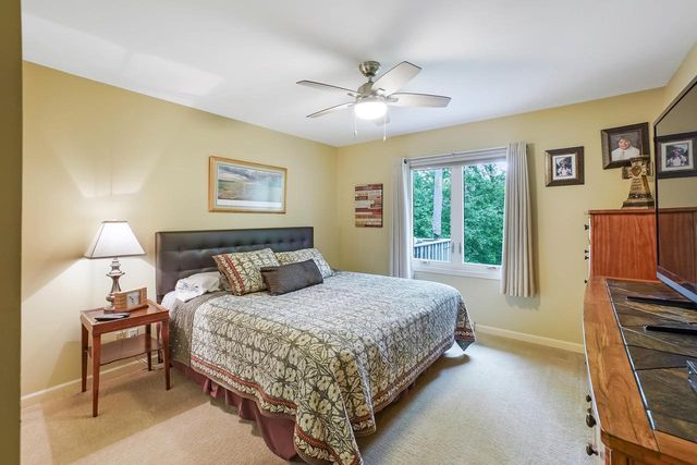 533 White Oak TRAIL, Hartland, WI 53029