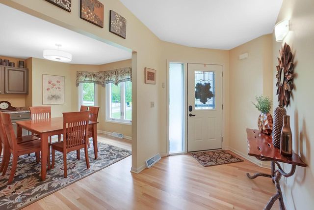 533 White Oak TRAIL, Hartland, WI 53029