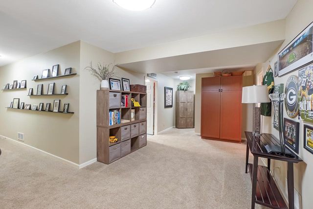 533 White Oak TRAIL, Hartland, WI 53029