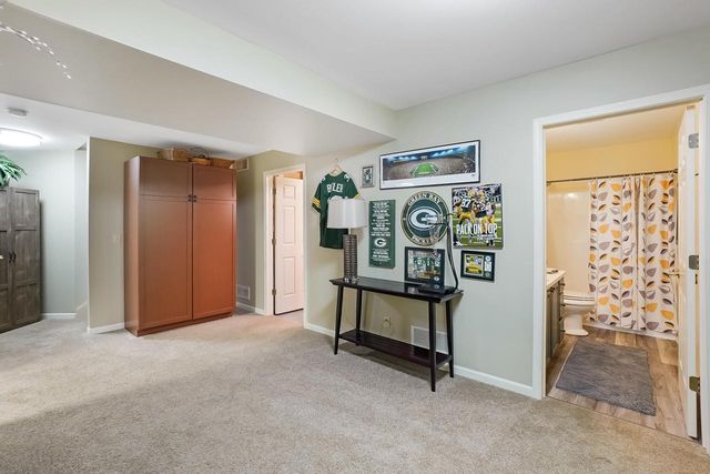 533 White Oak TRAIL, Hartland, WI 53029
