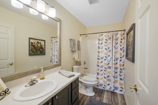 533 White Oak TRAIL, Hartland, WI 53029