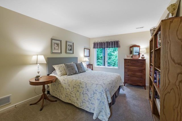 533 White Oak TRAIL, Hartland, WI 53029