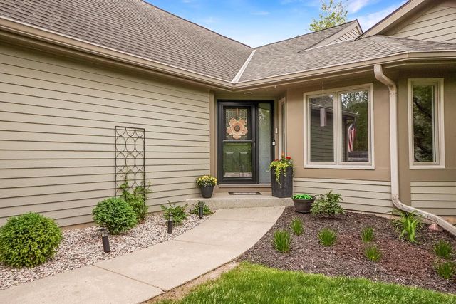 533 White Oak TRAIL, Hartland, WI 53029