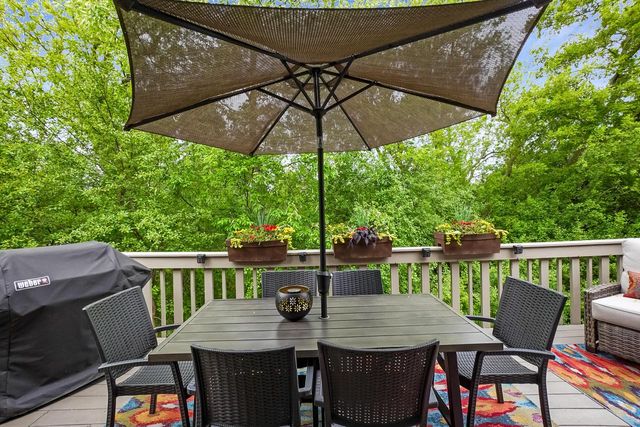 533 White Oak TRAIL, Hartland, WI 53029
