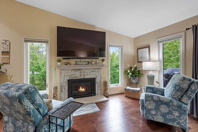 533 White Oak TRAIL, Hartland, WI 53029