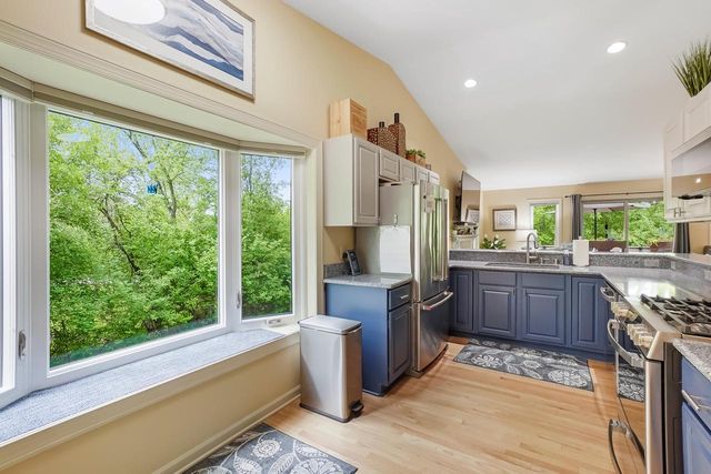 533 White Oak TRAIL, Hartland, WI 53029
