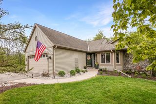 533 White Oak TRAIL, Hartland, WI 53029