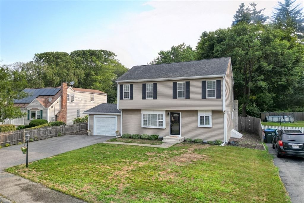 34 Reeds Ln, Holbrook, MA 02343
