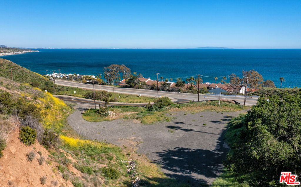 Image 2 of property listing at 6445 Latigo Canyon Road, Malibu, CA 90265