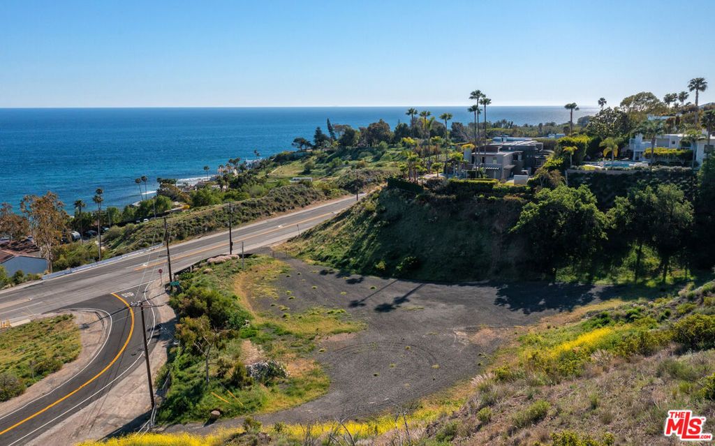Image 4 of property listing at 6445 Latigo Canyon Road, Malibu, CA 90265