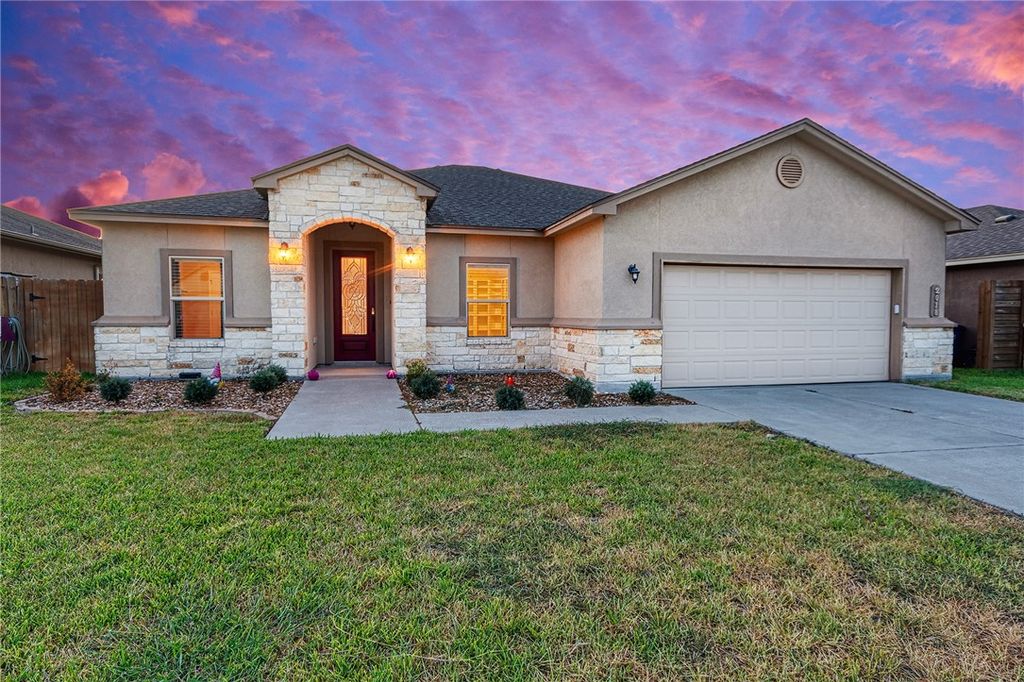 2018 Chesapeake Bay Dr, Portland, TX 78374