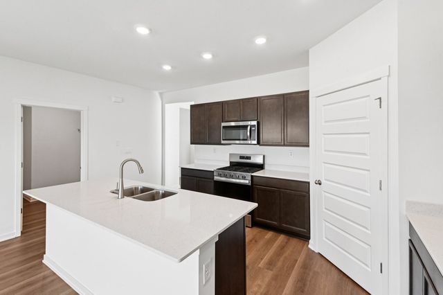 808 Plateau Drive, Pingree Grove, IL 60140