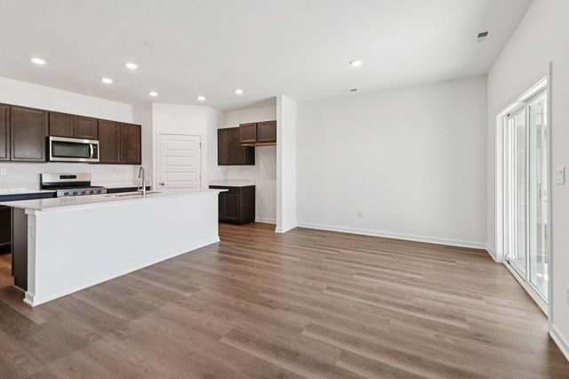 808 Plateau Drive, Pingree Grove, IL 60140