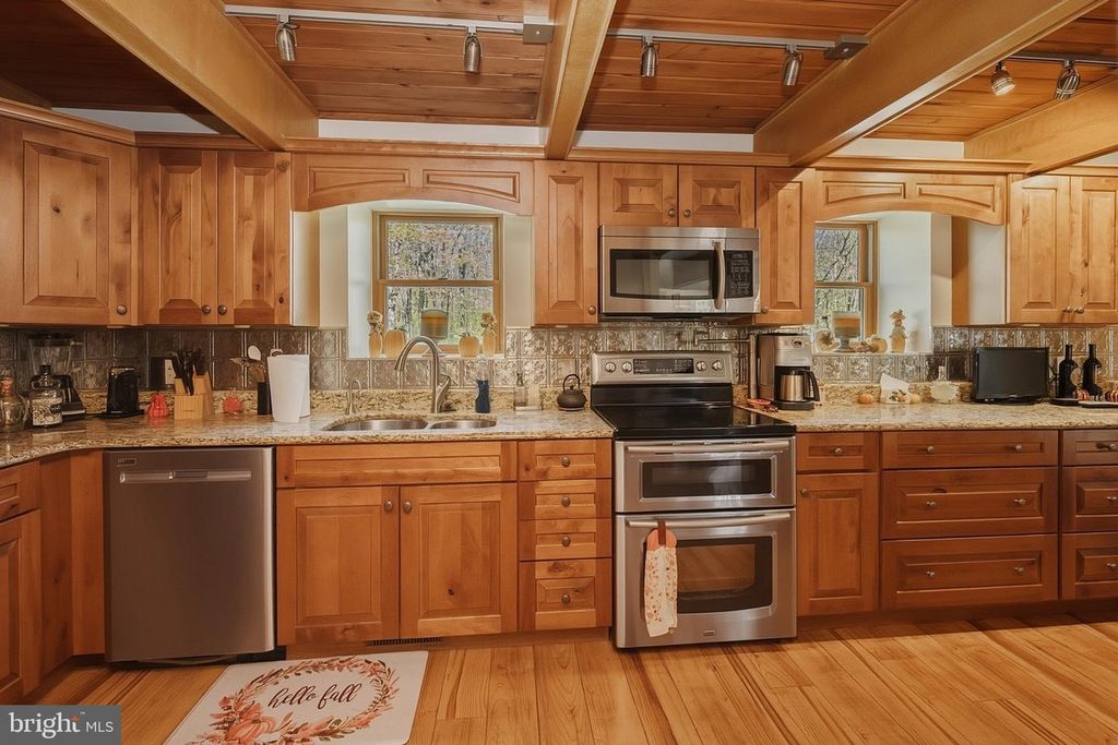 Image 11 of property listing at 2448 BIRCHWOOD DR, Oakland, MD 21550