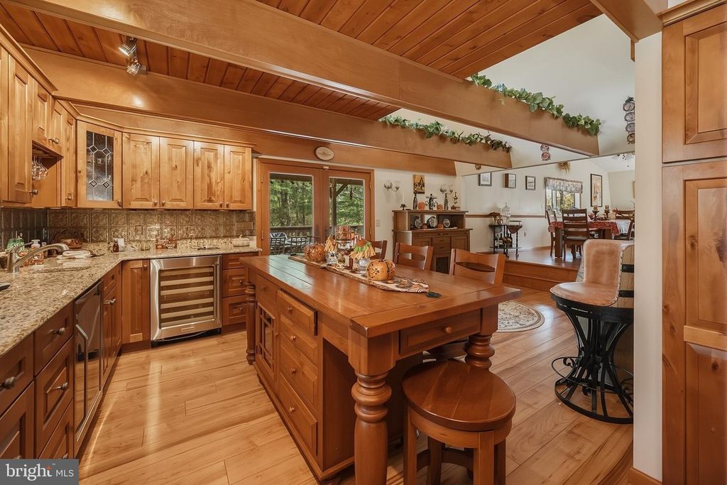 Image 12 of property listing at 2448 BIRCHWOOD DR, Oakland, MD 21550