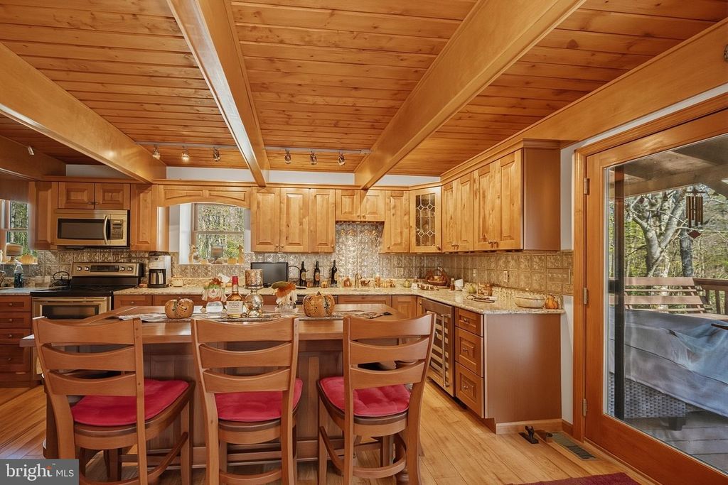 Image 13 of property listing at 2448 BIRCHWOOD DR, Oakland, MD 21550